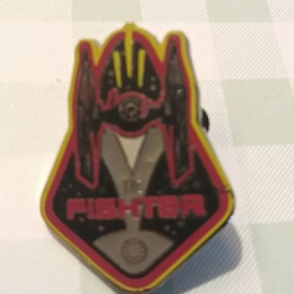 3/$15 🎉Star wars fighter pin - Picture 1 of 1